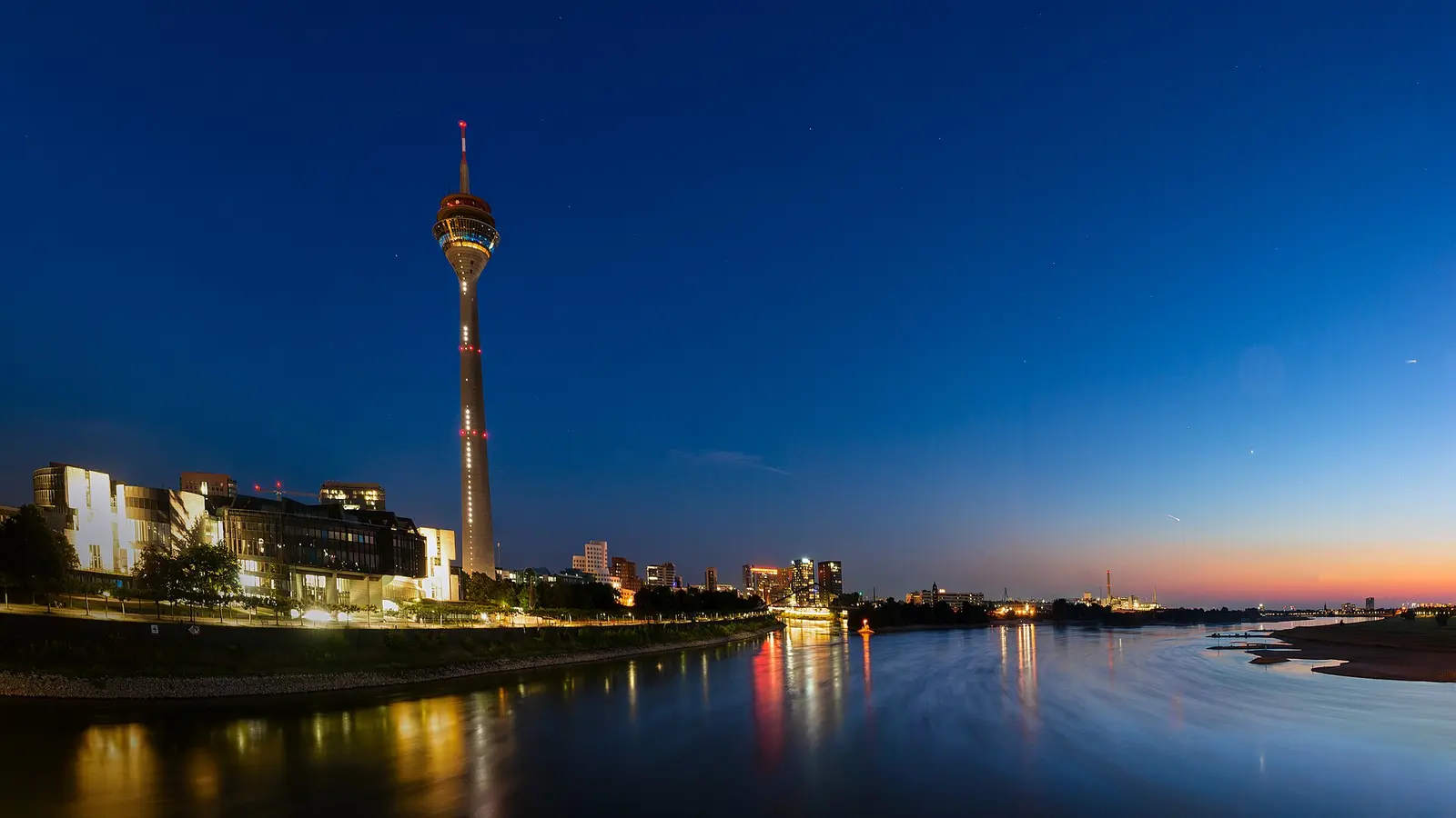 The Rheinturm tower and the Rhine waterfront of Düsseldorf at dusk